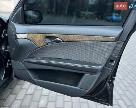 Черный Мерседес Е-Класс, объемом двигателя 2.2 л и пробегом 350 тыс. км за 7200 $, фото 11 на Automoto.ua