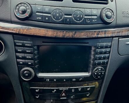 Черный Мерседес Е-Класс, объемом двигателя 3.2 л и пробегом 325 тыс. км за 6500 $, фото 11 на Automoto.ua