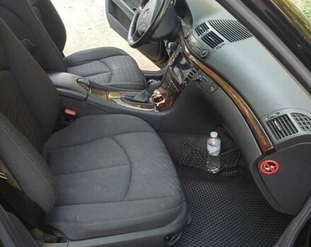 Черный Мерседес Е-Класс, объемом двигателя 1.8 л и пробегом 388 тыс. км за 8300 $, фото 6 на Automoto.ua