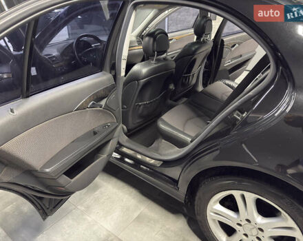 Черный Мерседес Е-Класс, объемом двигателя 4 л и пробегом 237 тыс. км за 7999 $, фото 34 на Automoto.ua