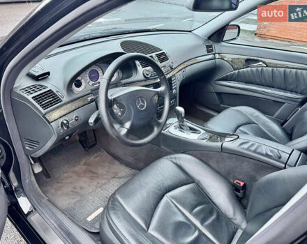 Черный Мерседес Е-Класс, объемом двигателя 3.2 л и пробегом 280 тыс. км за 5900 $, фото 20 на Automoto.ua