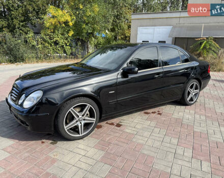 Черный Мерседес Е-Класс, объемом двигателя 4.97 л и пробегом 360 тыс. км за 10000 $, фото 11 на Automoto.ua