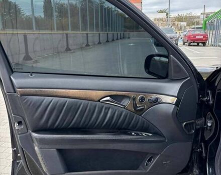Черный Мерседес Е-Класс, объемом двигателя 4.97 л и пробегом 357 тыс. км за 10500 $, фото 6 на Automoto.ua