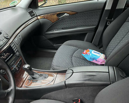 Чорний Мерседес Е-Клас, об'ємом двигуна 1.8 л та пробігом 298 тис. км за 7500 $, фото 22 на Automoto.ua