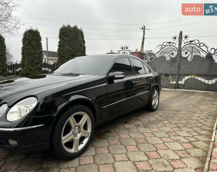 Черный Мерседес Е-Класс, объемом двигателя 3.2 л и пробегом 346 тыс. км за 6950 $, фото 2 на Automoto.ua