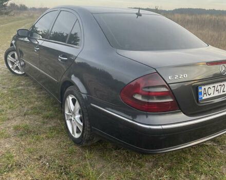 Черный Мерседес Е-Класс, объемом двигателя 2.15 л и пробегом 400 тыс. км за 6990 $, фото 6 на Automoto.ua