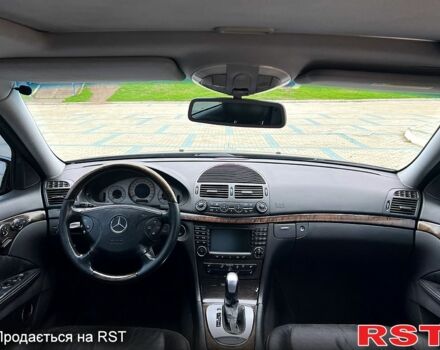 Черный Мерседес Е-Класс, объемом двигателя 3.2 л и пробегом 325 тыс. км за 6500 $, фото 8 на Automoto.ua