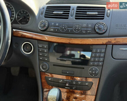 Черный Мерседес Е-Класс, объемом двигателя 1.8 л и пробегом 239 тыс. км за 6800 $, фото 20 на Automoto.ua