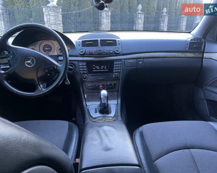 Черный Мерседес Е-Класс, объемом двигателя 1.8 л и пробегом 271 тыс. км за 6600 $, фото 18 на Automoto.ua