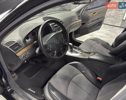 Черный Мерседес Е-Класс, объемом двигателя 4 л и пробегом 237 тыс. км за 7999 $, фото 33 на Automoto.ua