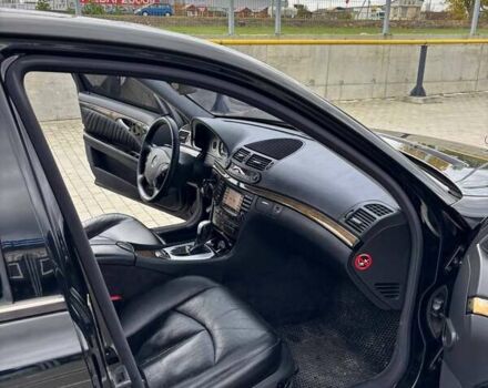 Черный Мерседес Е-Класс, объемом двигателя 4.97 л и пробегом 357 тыс. км за 10500 $, фото 4 на Automoto.ua