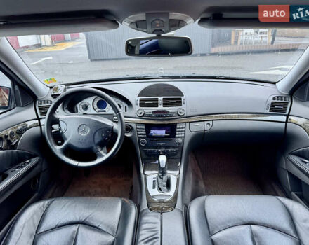 Черный Мерседес Е-Класс, объемом двигателя 3.2 л и пробегом 280 тыс. км за 5900 $, фото 21 на Automoto.ua