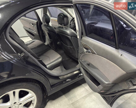 Черный Мерседес Е-Класс, объемом двигателя 4 л и пробегом 237 тыс. км за 7999 $, фото 38 на Automoto.ua