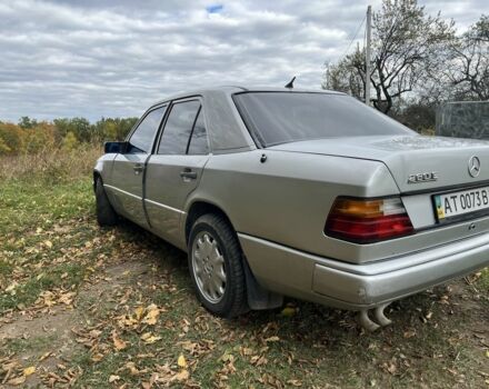 Черный Мерседес Е-Класс, объемом двигателя 3.2 л и пробегом 375 тыс. км за 1850 $, фото 11 на Automoto.ua