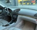 Черный Мерседес Е-Класс, объемом двигателя 2 л и пробегом 350 тыс. км за 5999 $, фото 13 на Automoto.ua