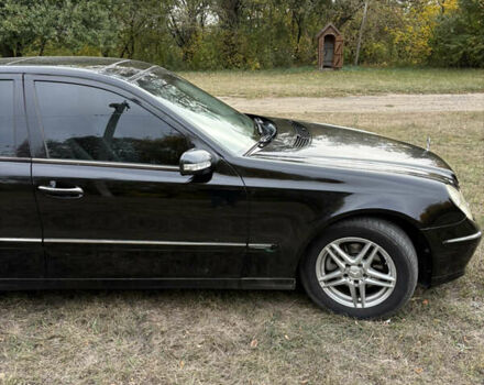 Черный Мерседес Е-Класс, объемом двигателя 2 л и пробегом 355 тыс. км за 6200 $, фото 5 на Automoto.ua