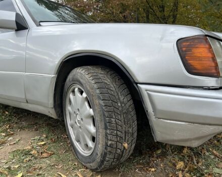 Черный Мерседес Е-Класс, объемом двигателя 3.2 л и пробегом 375 тыс. км за 1850 $, фото 5 на Automoto.ua