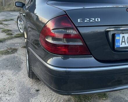 Чорний Мерседес Е-Клас, об'ємом двигуна 2.2 л та пробігом 400 тис. км за 7600 $, фото 4 на Automoto.ua