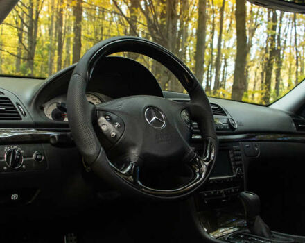 Чорний Мерседес Е-Клас, об'ємом двигуна 5 л та пробігом 202 тис. км за 15000 $, фото 16 на Automoto.ua