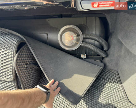 Черный Мерседес Е-Класс, объемом двигателя 4.97 л и пробегом 360 тыс. км за 10000 $, фото 33 на Automoto.ua