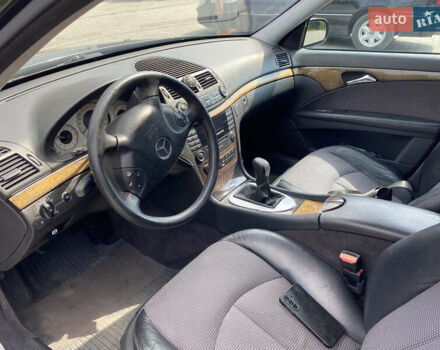 Черный Мерседес Е-Класс, объемом двигателя 2.15 л и пробегом 200 тыс. км за 6700 $, фото 5 на Automoto.ua