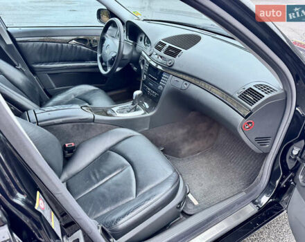 Черный Мерседес Е-Класс, объемом двигателя 3.2 л и пробегом 280 тыс. км за 5900 $, фото 15 на Automoto.ua