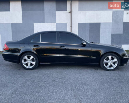 Мерседес Е-Клас 2004 у Вінниці на Automoto.ua Чорний Мерседес Е-Клас, об'ємом двигуна 3.2 л та пробігом 335 тис. км за 8500 $, фото 1 на Automoto.ua