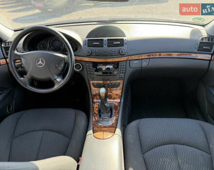 Черный Мерседес Е-Класс, объемом двигателя 1.8 л и пробегом 239 тыс. км за 6800 $, фото 21 на Automoto.ua