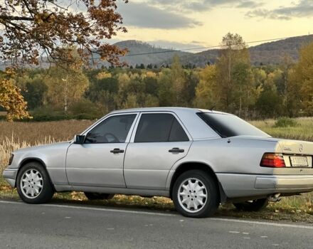 Черный Мерседес Е-Класс, объемом двигателя 3.2 л и пробегом 375 тыс. км за 1850 $, фото 1 на Automoto.ua