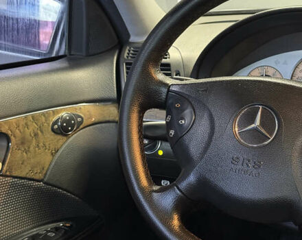 Черный Мерседес Е-Класс, объемом двигателя 4 л и пробегом 237 тыс. км за 7999 $, фото 12 на Automoto.ua