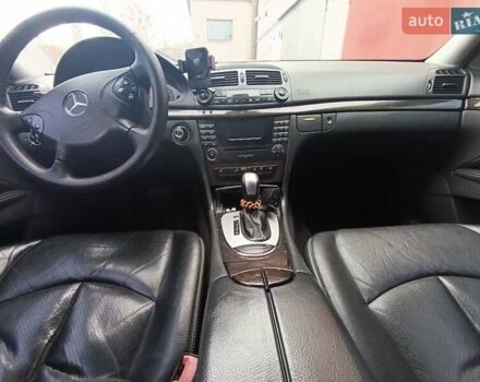 Чорний Мерседес Е-Клас, об'ємом двигуна 3.2 л та пробігом 270 тис. км за 4950 $, фото 4 на Automoto.ua
