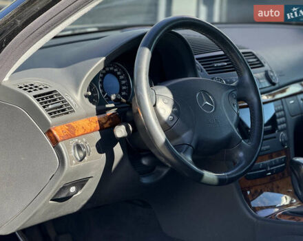 Черный Мерседес Е-Класс, объемом двигателя 1.8 л и пробегом 239 тыс. км за 6800 $, фото 18 на Automoto.ua