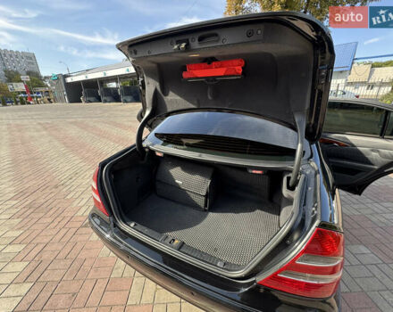 Черный Мерседес Е-Класс, объемом двигателя 4.97 л и пробегом 360 тыс. км за 10000 $, фото 34 на Automoto.ua