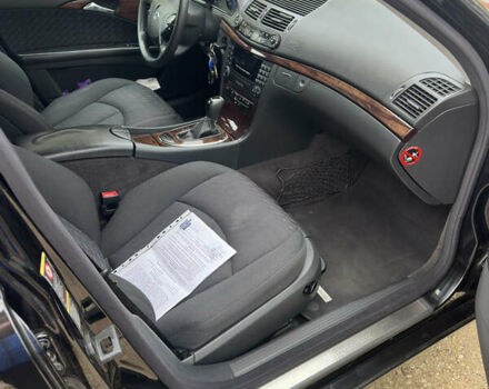 Черный Мерседес Е-Класс, объемом двигателя 1.8 л и пробегом 267 тыс. км за 6950 $, фото 9 на Automoto.ua