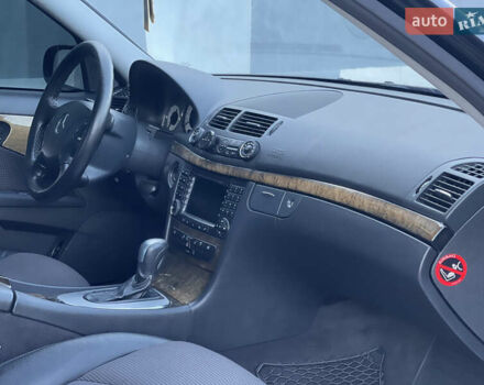 Мерседес Е-Клас 2004 у Вінниці на Automoto.ua Чорний Мерседес Е-Клас, об'ємом двигуна 3.2 л та пробігом 335 тис. км за 8500 $, фото 24 на Automoto.ua