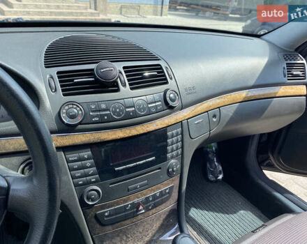 Черный Мерседес Е-Класс, объемом двигателя 2.15 л и пробегом 200 тыс. км за 6700 $, фото 10 на Automoto.ua