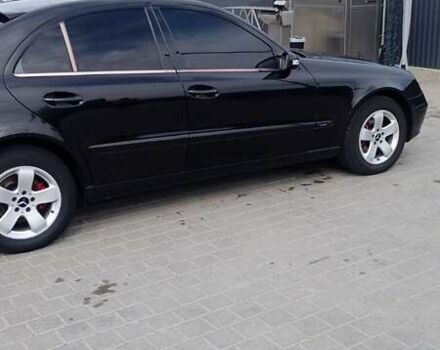 Черный Мерседес Е-Класс, объемом двигателя 3.2 л и пробегом 342 тыс. км за 8100 $, фото 12 на Automoto.ua