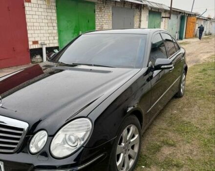 Черный Мерседес Е-Класс, объемом двигателя 2.2 л и пробегом 350 тыс. км за 3200 $, фото 6 на Automoto.ua