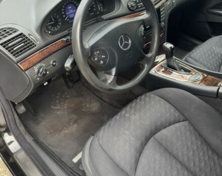 Черный Мерседес Е-Класс, объемом двигателя 1.8 л и пробегом 268 тыс. км за 7700 $, фото 7 на Automoto.ua