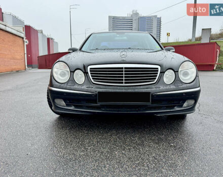 Черный Мерседес Е-Класс, объемом двигателя 3.2 л и пробегом 280 тыс. км за 5900 $, фото 5 на Automoto.ua
