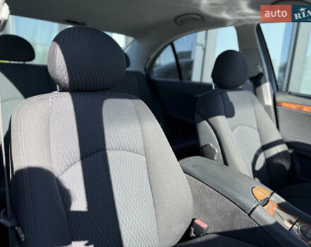 Черный Мерседес Е-Класс, объемом двигателя 1.8 л и пробегом 239 тыс. км за 6800 $, фото 25 на Automoto.ua