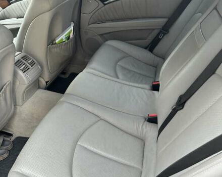 Чорний Мерседес Е-Клас, об'ємом двигуна 2.2 л та пробігом 290 тис. км за 7000 $, фото 6 на Automoto.ua