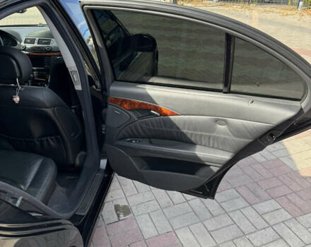 Черный Мерседес Е-Класс, объемом двигателя 4.97 л и пробегом 360 тыс. км за 10000 $, фото 14 на Automoto.ua