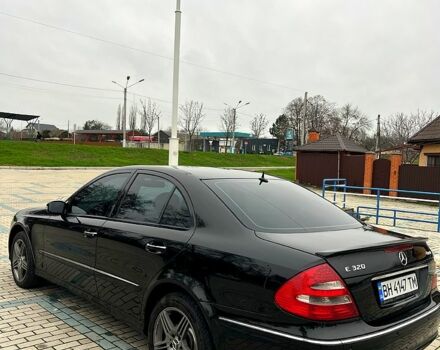 Черный Мерседес Е-Класс, объемом двигателя 3.2 л и пробегом 325 тыс. км за 6500 $, фото 3 на Automoto.ua