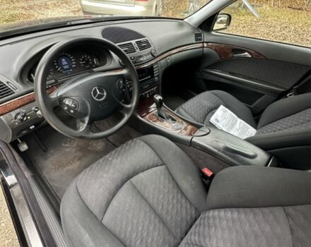 Черный Мерседес Е-Класс, объемом двигателя 1.8 л и пробегом 268 тыс. км за 7700 $, фото 8 на Automoto.ua