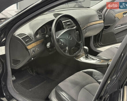Черный Мерседес Е-Класс, объемом двигателя 4 л и пробегом 237 тыс. км за 7999 $, фото 35 на Automoto.ua