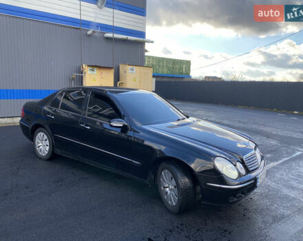 Черный Мерседес Е-Класс, объемом двигателя 3.2 л и пробегом 300 тыс. км за 6900 $, фото 5 на Automoto.ua