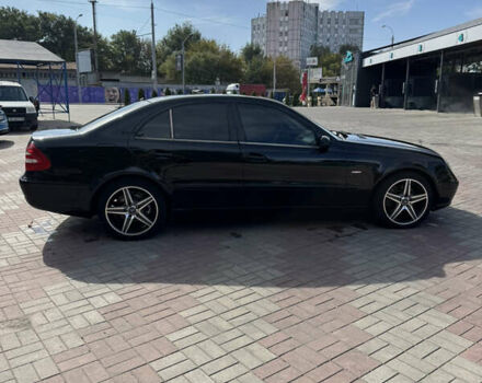 Черный Мерседес Е-Класс, объемом двигателя 4.97 л и пробегом 360 тыс. км за 10000 $, фото 3 на Automoto.ua