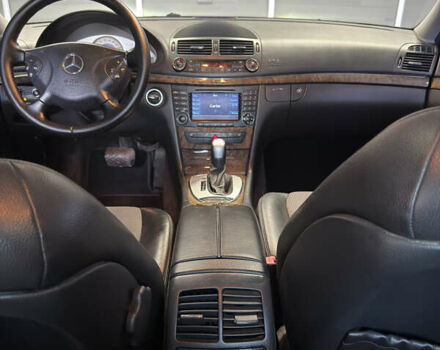 Черный Мерседес Е-Класс, объемом двигателя 4 л и пробегом 237 тыс. км за 7999 $, фото 17 на Automoto.ua