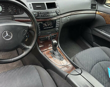 Чорний Мерседес Е-Клас, об'ємом двигуна 1.8 л та пробігом 298 тис. км за 7500 $, фото 18 на Automoto.ua